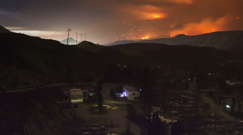 Βιβλική καταστροφή από τις πυρκαγιές στον Καναδά: Χιλιάδες πολίτες έτοιμοι να εκκενώσουν τα σπίτια τους (εικόνες, βίντεο)